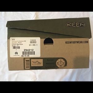Women’s Keen sandals size 11. Never been worn